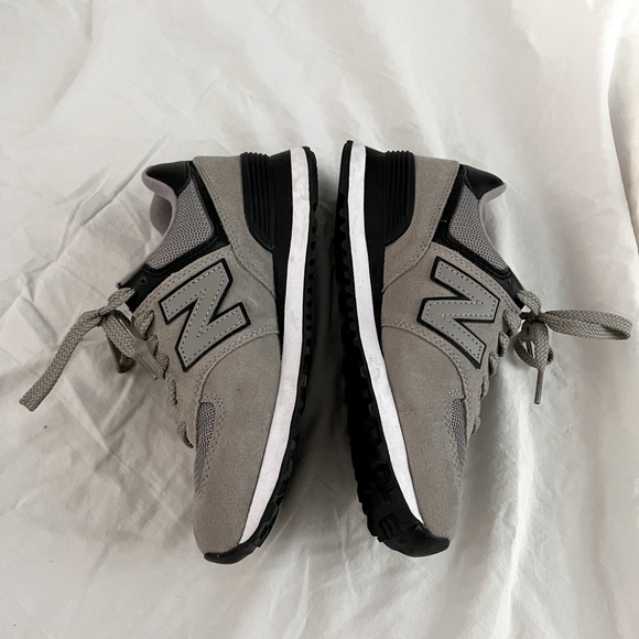 New Balance 574 Grey Black Size 6.5 - Picture 2 of 3